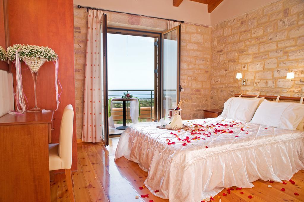 Enastron Villas Kyparissia Room photo