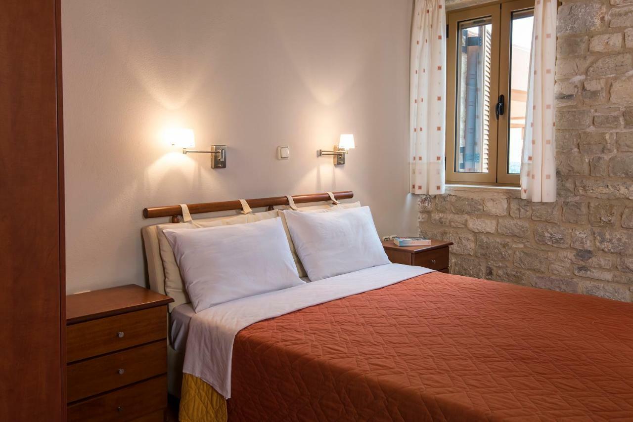 Enastron Villas Kyparissia Exterior photo