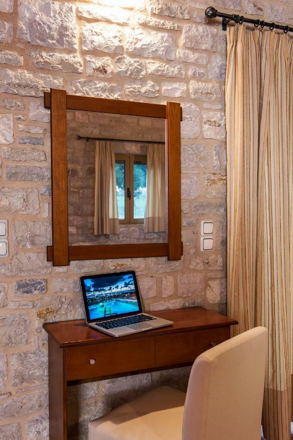 Enastron Villas Kyparissia Exterior photo